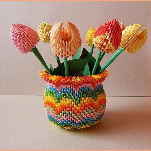 3D origami váza s tulipánmi