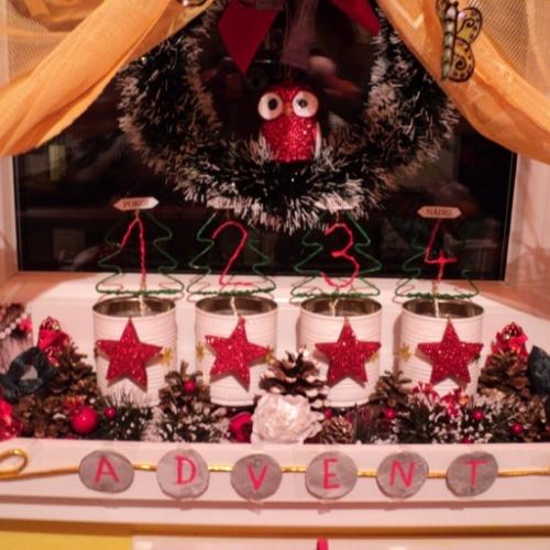Nedradičný adventný svietnik na čajové sviečky