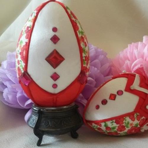 Veľkonočné vajíčka červeno biele