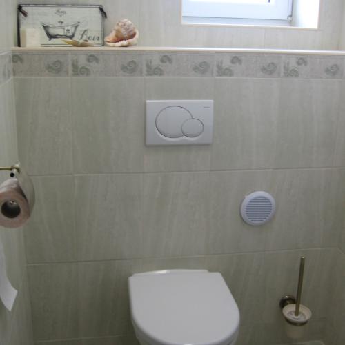 "horné WC"