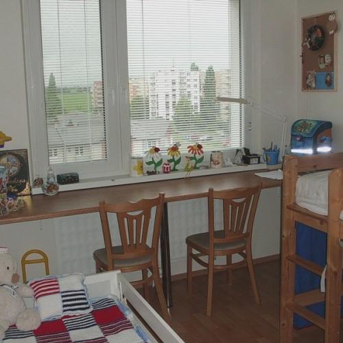 tatino nám spravil stol pre 4