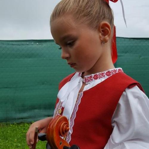 Práve dokončený...pre malú folkloristku....