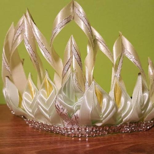 tiara trochu inak