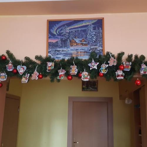 girlanda.všetky ozdoby som vyšívala:))