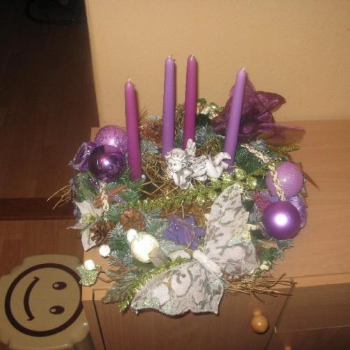 môj adventny veniec vo fialovom