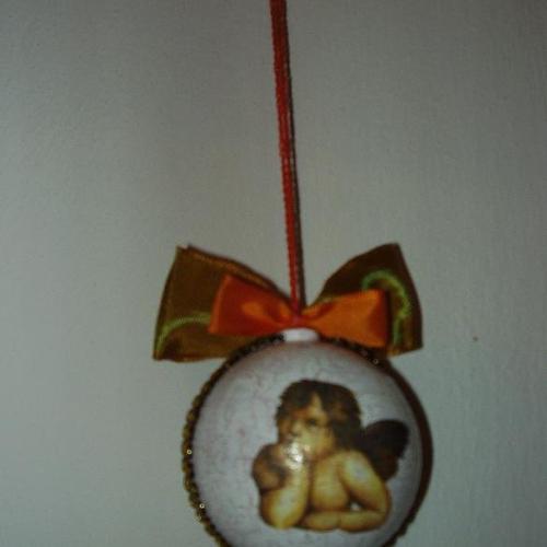 Vianočná guľa z polystyrénu zdobená decoupage technikou