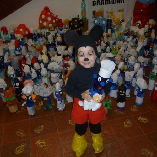 MickeyMouse na karnevale a PET smolkovia