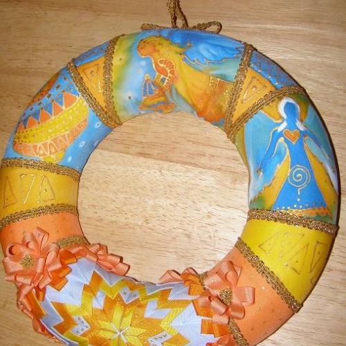 Patchwork vypichovaný, patchwork zarezávaný a ešte aj hodváb pomaľovaný :D 