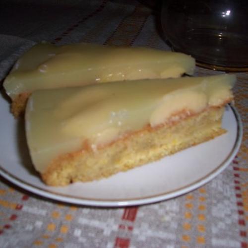 Kolac s broskynovym kompotom