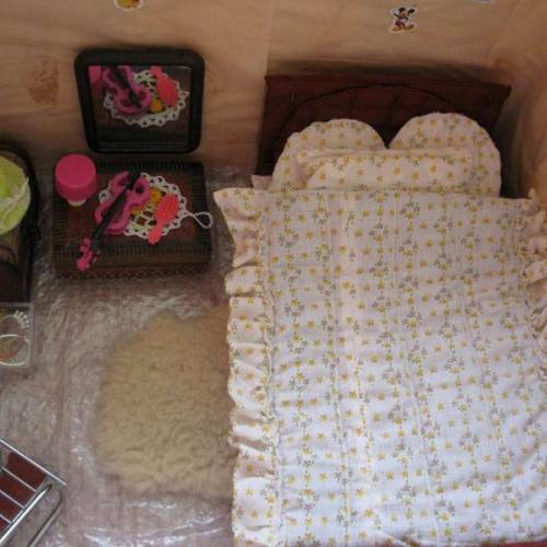ešte jeden pohlad... furniture for barbie- sleeping bed