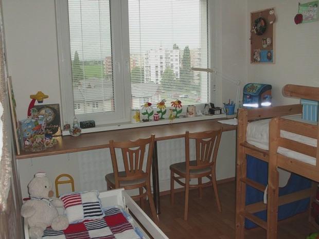 tatino nám spravil stol pre 4, Bývanie tatino nám spravil stol pre 4, Bývanie, apple, 1
