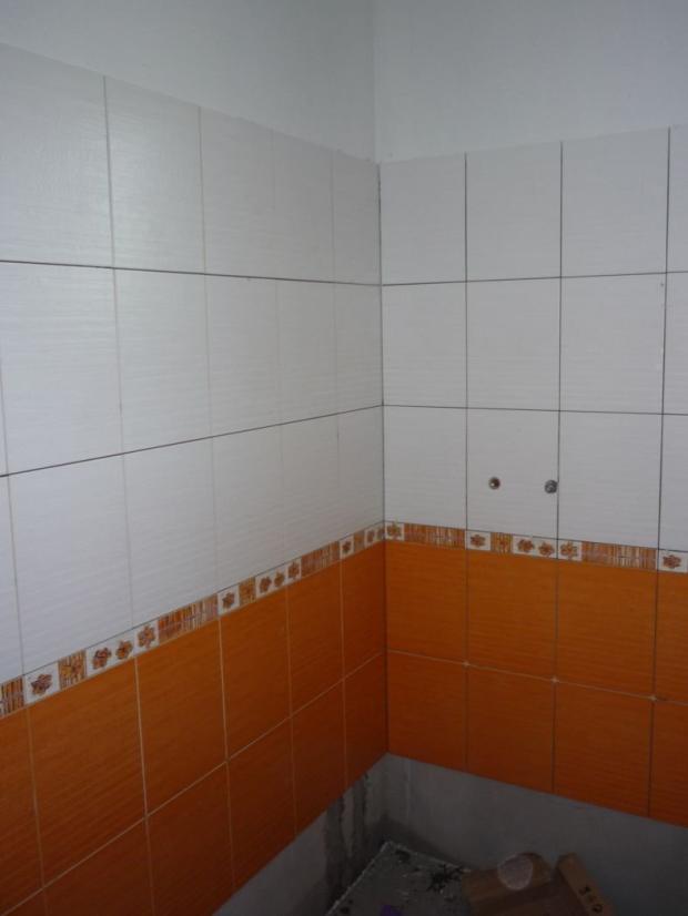 zacali obkladat kupelnu, Bývanie zacali obkladat kupelnu, Bývanie, Iconka, 1