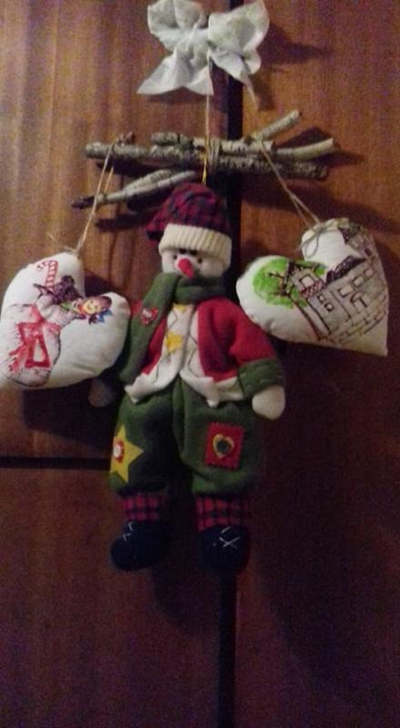 pred vchodom vianocna vyzdoba, Evonka, 1