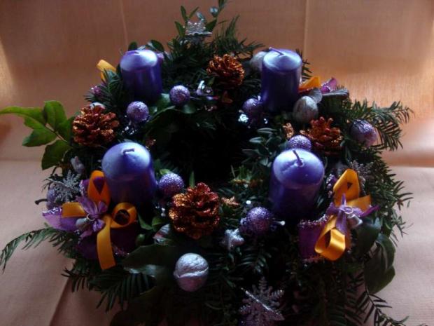 Adventný veniec, vz. 2011, adus, 1