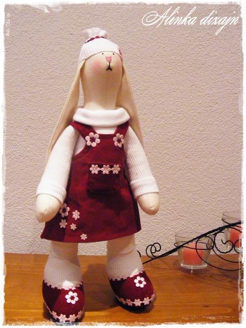 Najnovšia zajačica Emily, Šitie, Alinka, 1