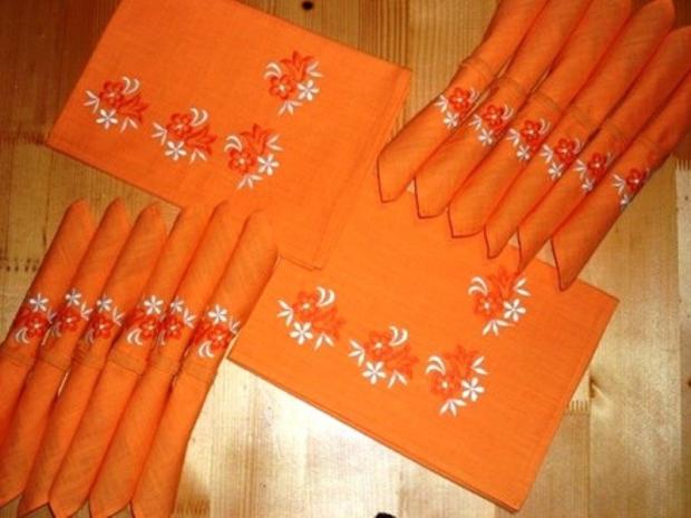 Stolovanie oranžovučké, Vyšívanie, Wekky, 1
