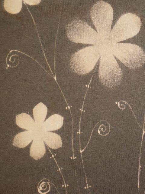 Kvetinkové savované tričko - detail, Maľovaný textil, indijanka, 1
